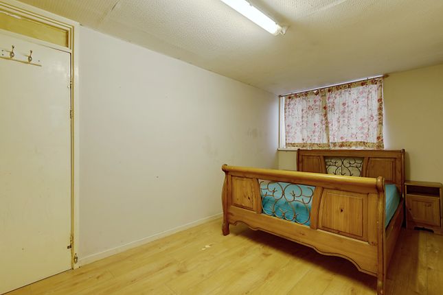 Terraced house for sale in Pottery Road, Brentford