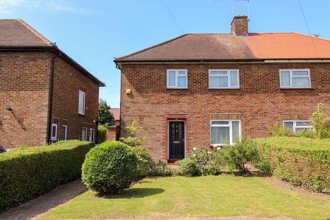 Dormer Close Barnet En5 3 Bedroom Semi Detached House For Sale