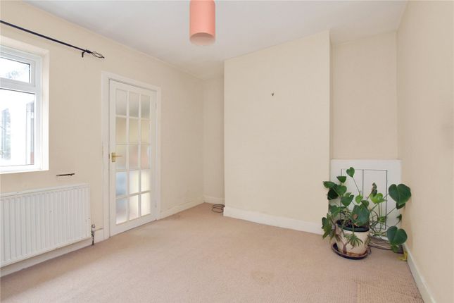 31, Vesper Gardens, West Yorkshire photo 3