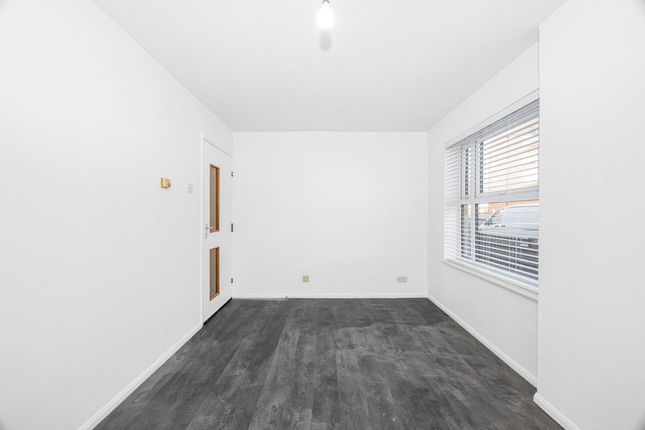 87 Longbridge Way, London photo 4