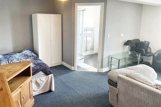 Room to rent in Lowerhouses Lane, Lowerhouses, Huddersfield