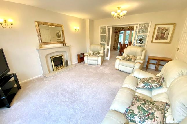 4, Crest Close, Fareham photo 4