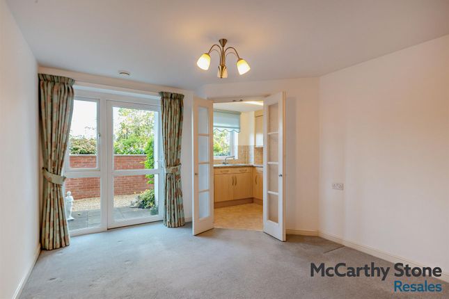 8 Benedict Court, Western Avenue, Newbury photo 3