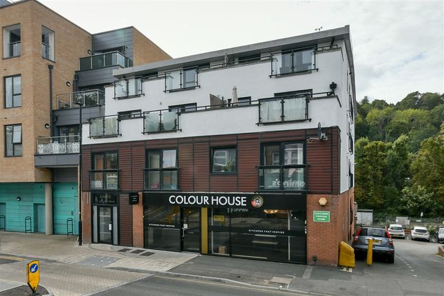 2-bed flat on Croydon Road, Caterham, £180,000