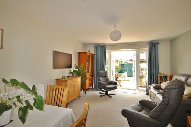 13, Masons Grove, North Leigh photo 3