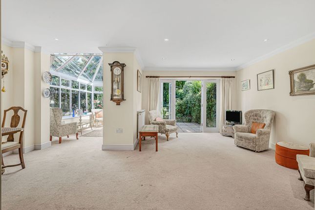 5 Bramley Grove, Ashtead photo 4