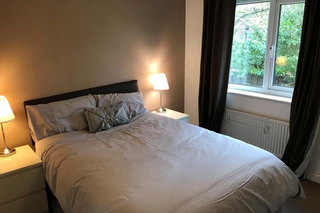 2, Greenfield Court, Leeds photo 3