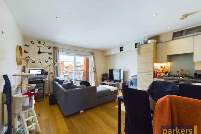 Flat for sale in Havergate Way, Reading, Berkshire