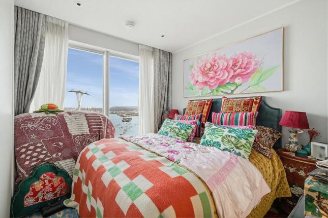 Flat 1804, London photo 2
