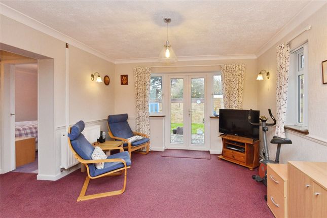 13, Homestead Way, Northamptonshire photo 4