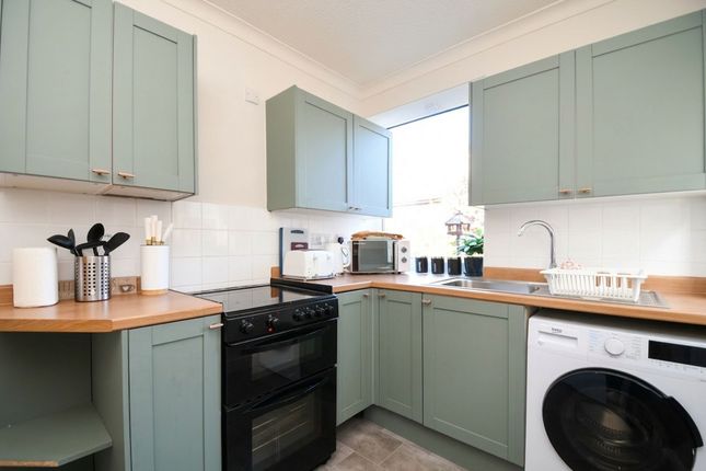 22 Gore Crescent, Salford photo 4