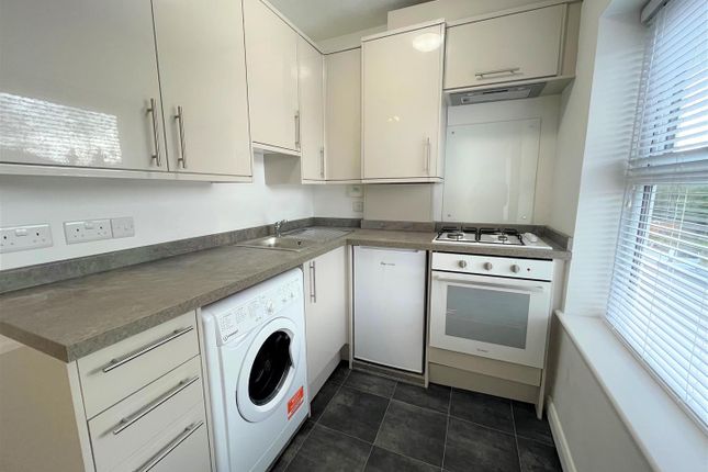 8 Bywater Court, 23-25 Southampton Street, Farnborough photo 2