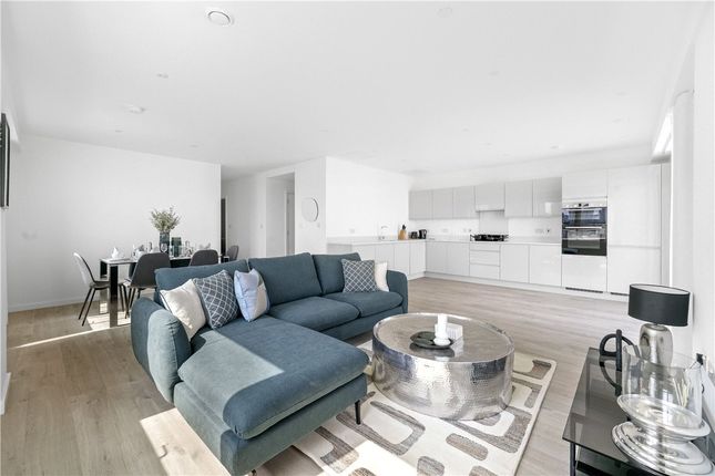 Thumbnail Flat to rent in Heartwell Avenue, London