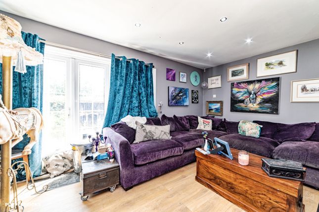 24, Stephens Road, Tadley photo 3