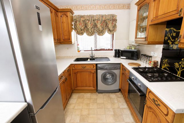 6 Old Brow Lane, Rochdale photo 4