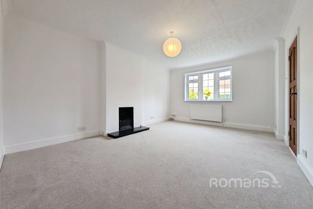 26, Fernhill Lane, Surrey photo 2