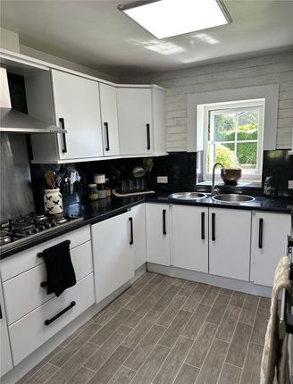 188, Wibsey Park Avenue, West Yorkshire photo 3