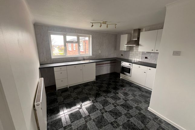Flat to rent in Stevens Close, Canvey Island