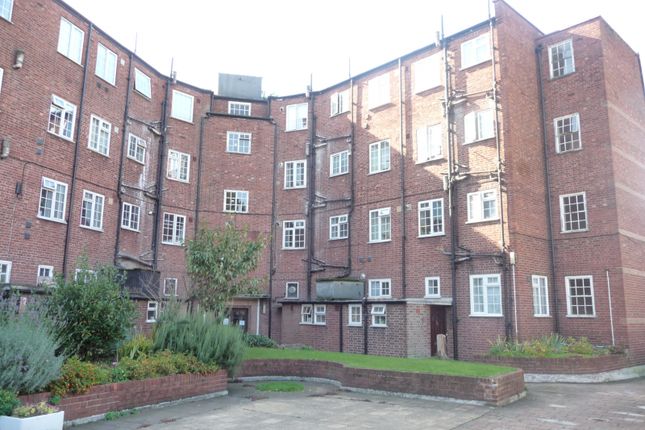 Flat for sale in Noble Corner, Great West Road, Hounslow