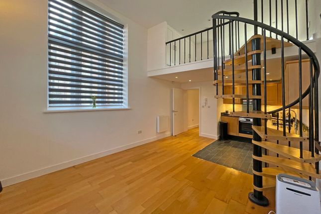 6 Ewell Grove Court, Epsom photo 4