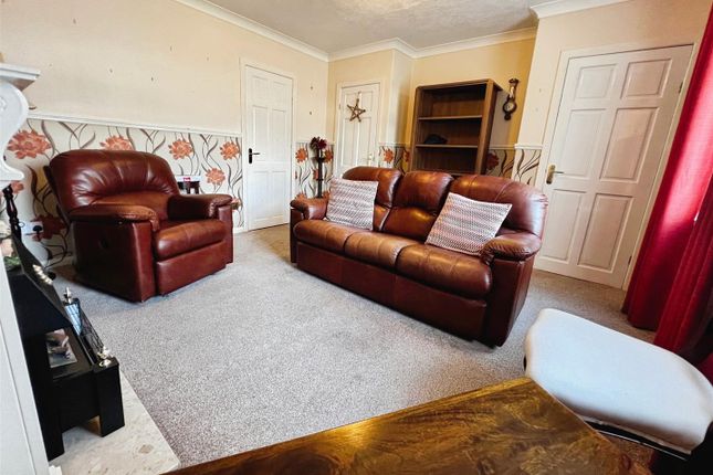 91, Roundwood Avenue, Bradford photo 4