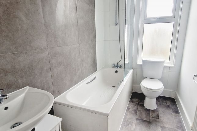 Flat 3, 20 Wellwood Road, Essex photo 5