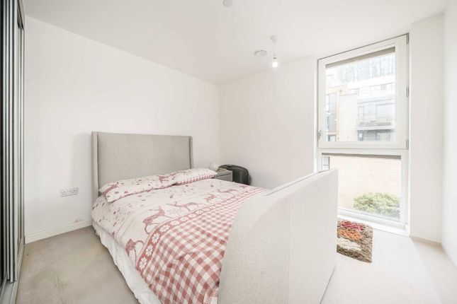 Apartment 13, Rose Court, Baltic Avenue, Brentford photo 4