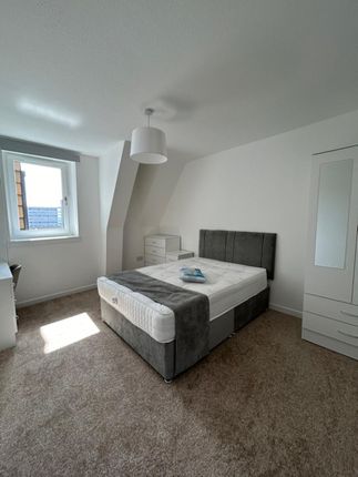 Flat to rent in Kent Road, Charing Cross, Glasgow