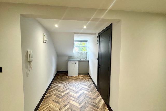 Flat 5 85a,, Newington Green Road, London photo 4