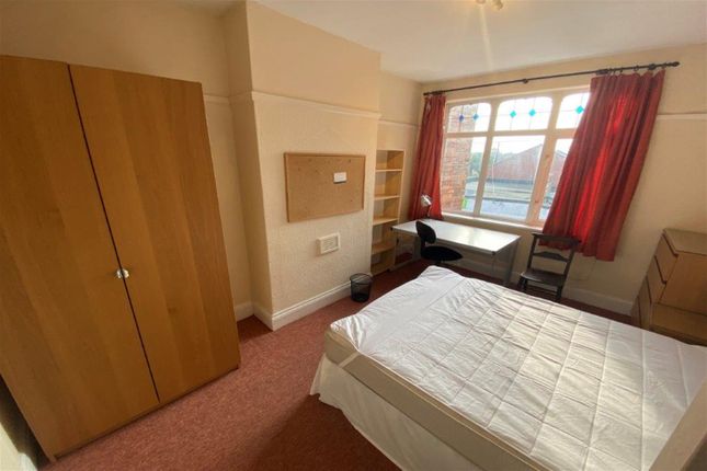Flat to rent in High Road, Beeston