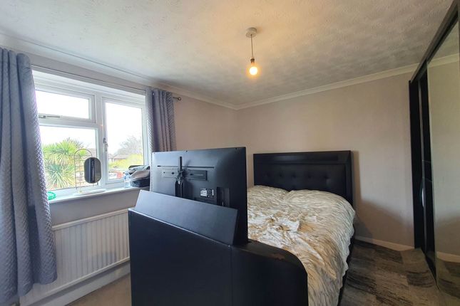 End terrace house to rent in Howth Drive, Woodley, Reading