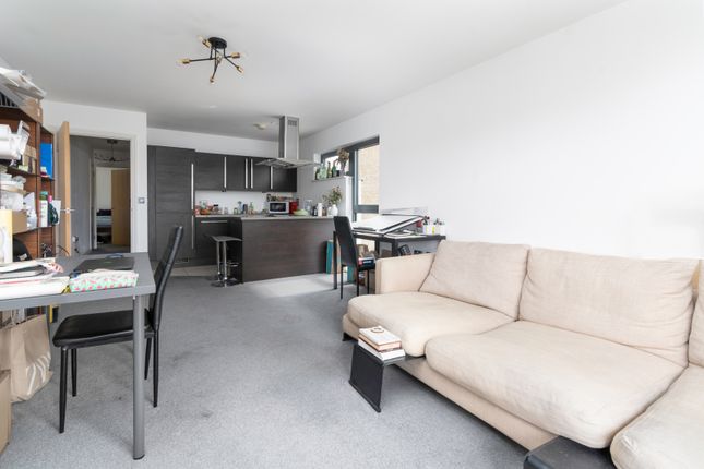 Flat to rent in Lock House, Oval Road