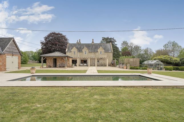 8-bed house on Reevey, Kempsford, £43,312/mo