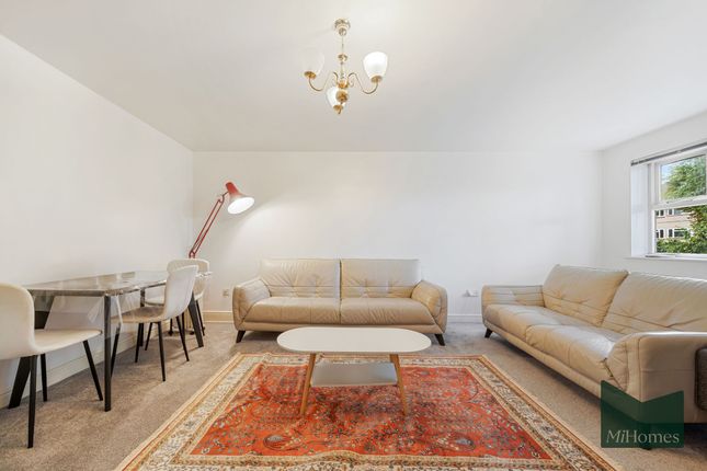 33 Harper Close, London photo 2