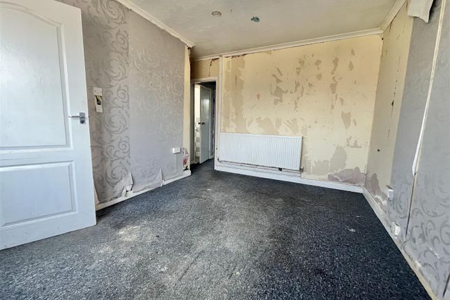 32, Riley Avenue, Jaywick photo 5