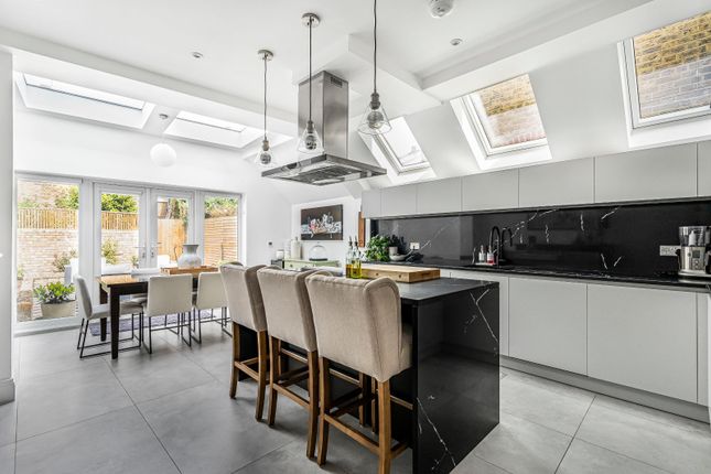 Kitchen / Dining