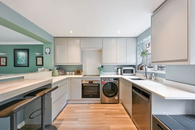 154 Fleetwood Close, Tadworth photo 4