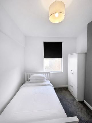1-bed house on Room 2, 56 St Georges Road, Hull, £475/mo