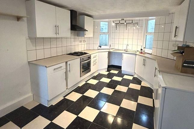 Lower Flat, 160, Park Road, Cowes photo 3
