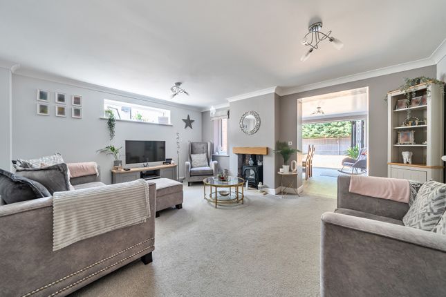 36, Orchard Close, Tewkesbury photo 2