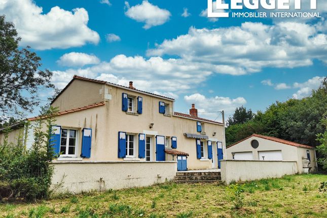 Villa for sale in Mouilleron-Saint-Germain, Vendée, Pays De La Loire