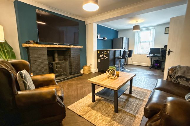 2 Alma Terrace, Bridgend photo 3