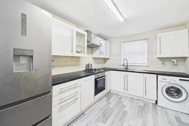Flat 8, Worcester photo 4