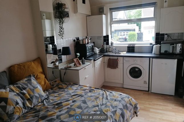 Thumbnail Studio to rent in Southbourne Crescent, London