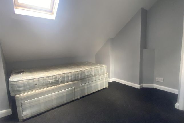 Room to rent in Bensham Manor Road, Thornton Heath