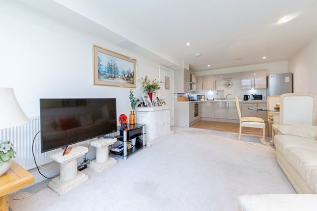 Flat 13, Waldorf House, Bessemer Road, Welwyn Garden City photo 4