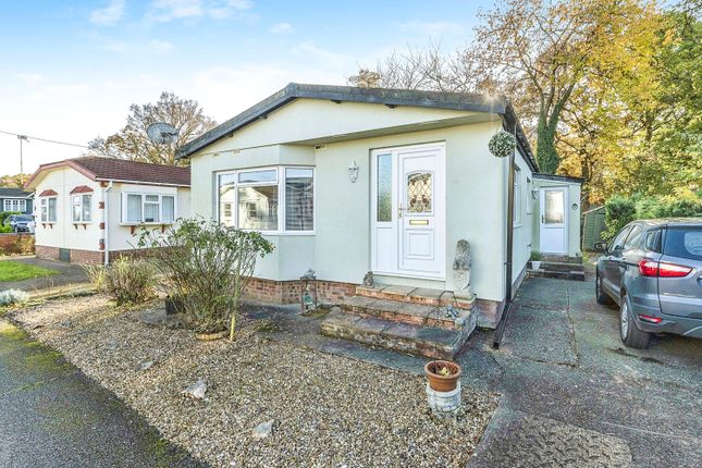 Mobile/park home for sale in Half Moon Lane, Pepperstock, Luton