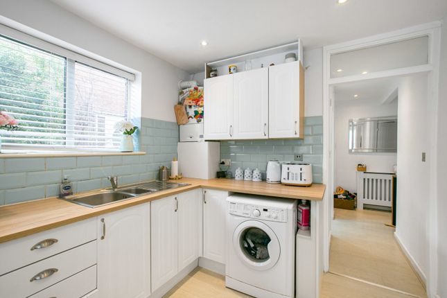 54, Catherine Drive, Surrey photo 4