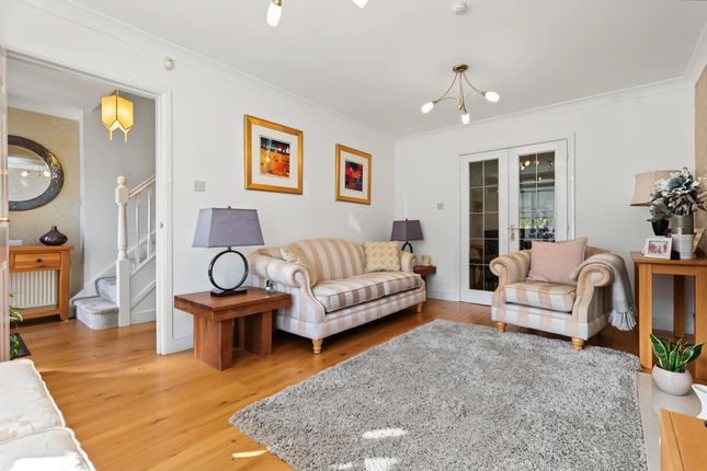 11 Wallace Drive, Bishopbriggs, Glasgow photo 3