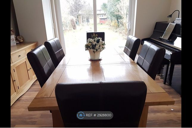 Lynwood Avenue, Langley, Slough photo 3